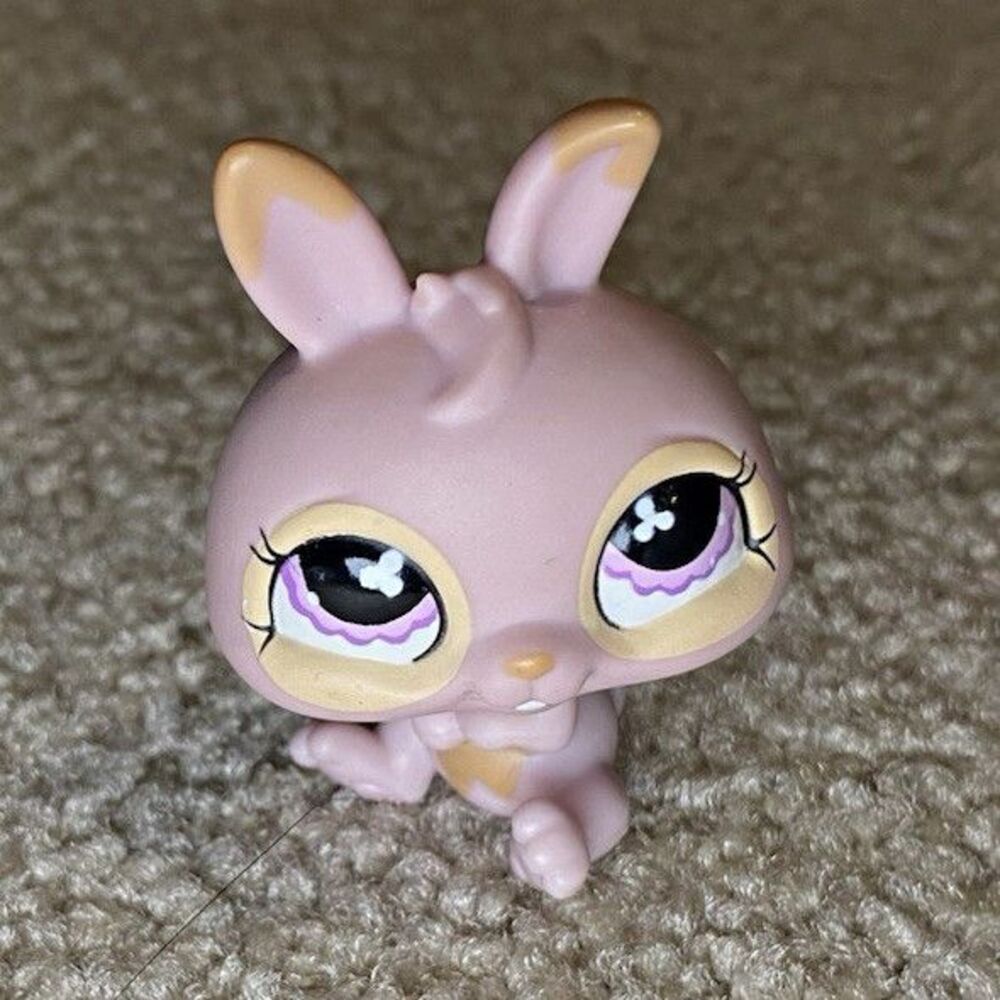 Littlest Pet Shop LPS #667 Purple Dwarf Bunny Rabbit Figure Tan Ears Blue Magnet